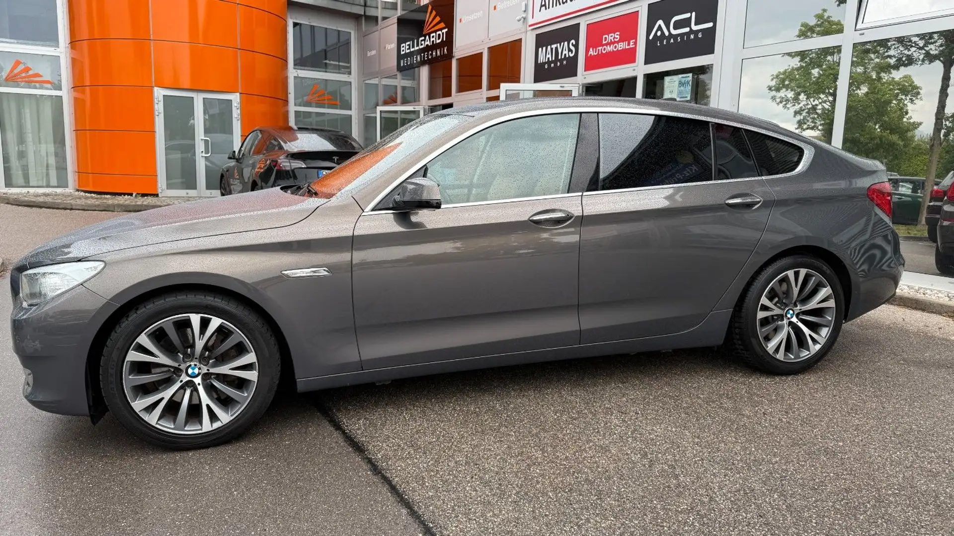 BMW 530 /HeadUp/Leder/Pano/Kamera - 2