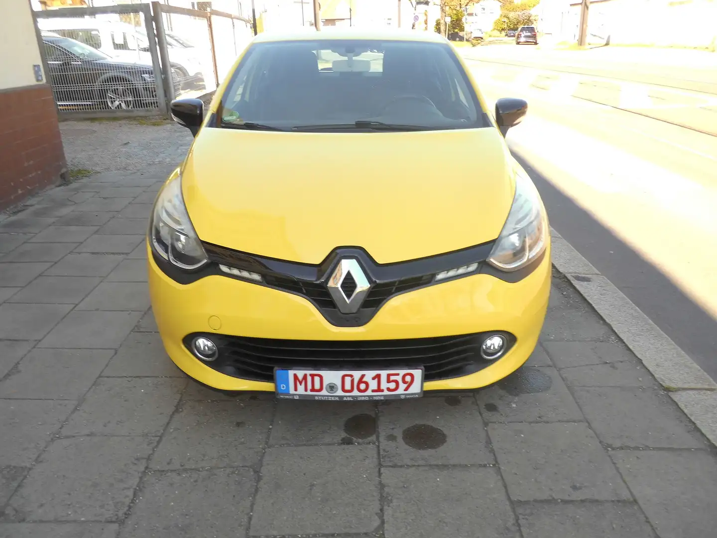 Renault Clio 1.2 16V 75 Dynamique Gelb - 1