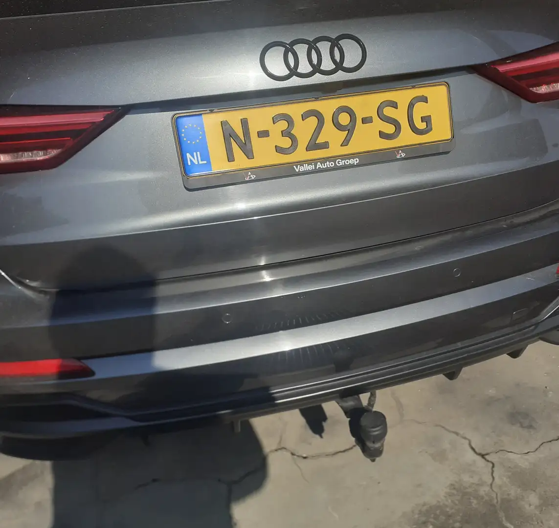 Audi Q4 e-tron 45 TFSI e S edition Grijs - 2