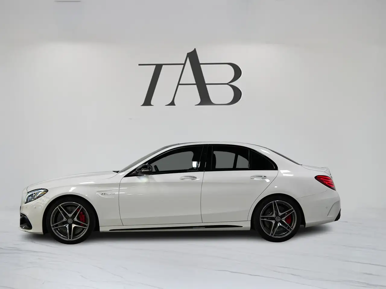 Mercedes-Benz C-Class снимка Mercedes-Benz C-Class