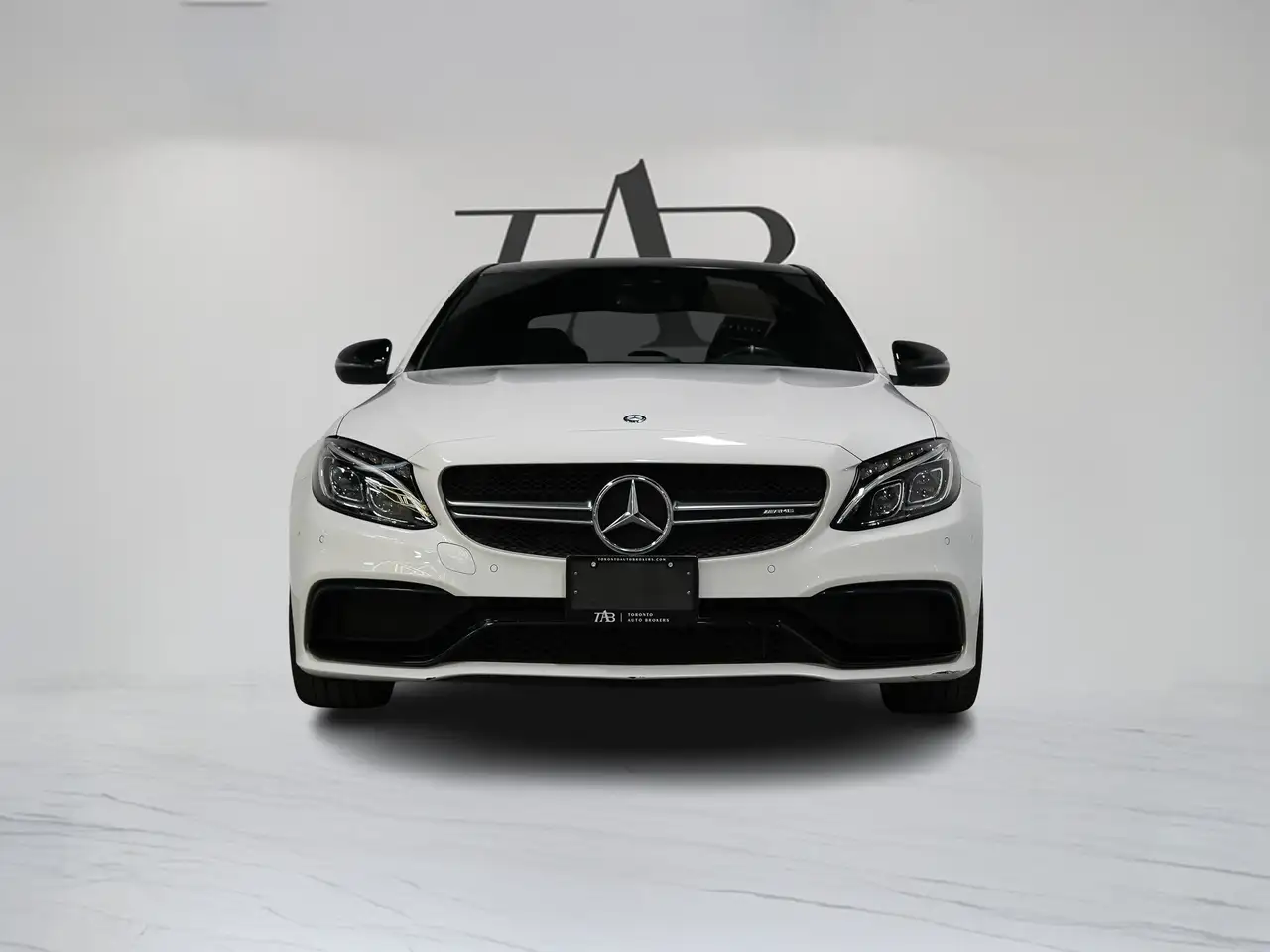 Mercedes-Benz C-Class снимка Mercedes-Benz C-Class