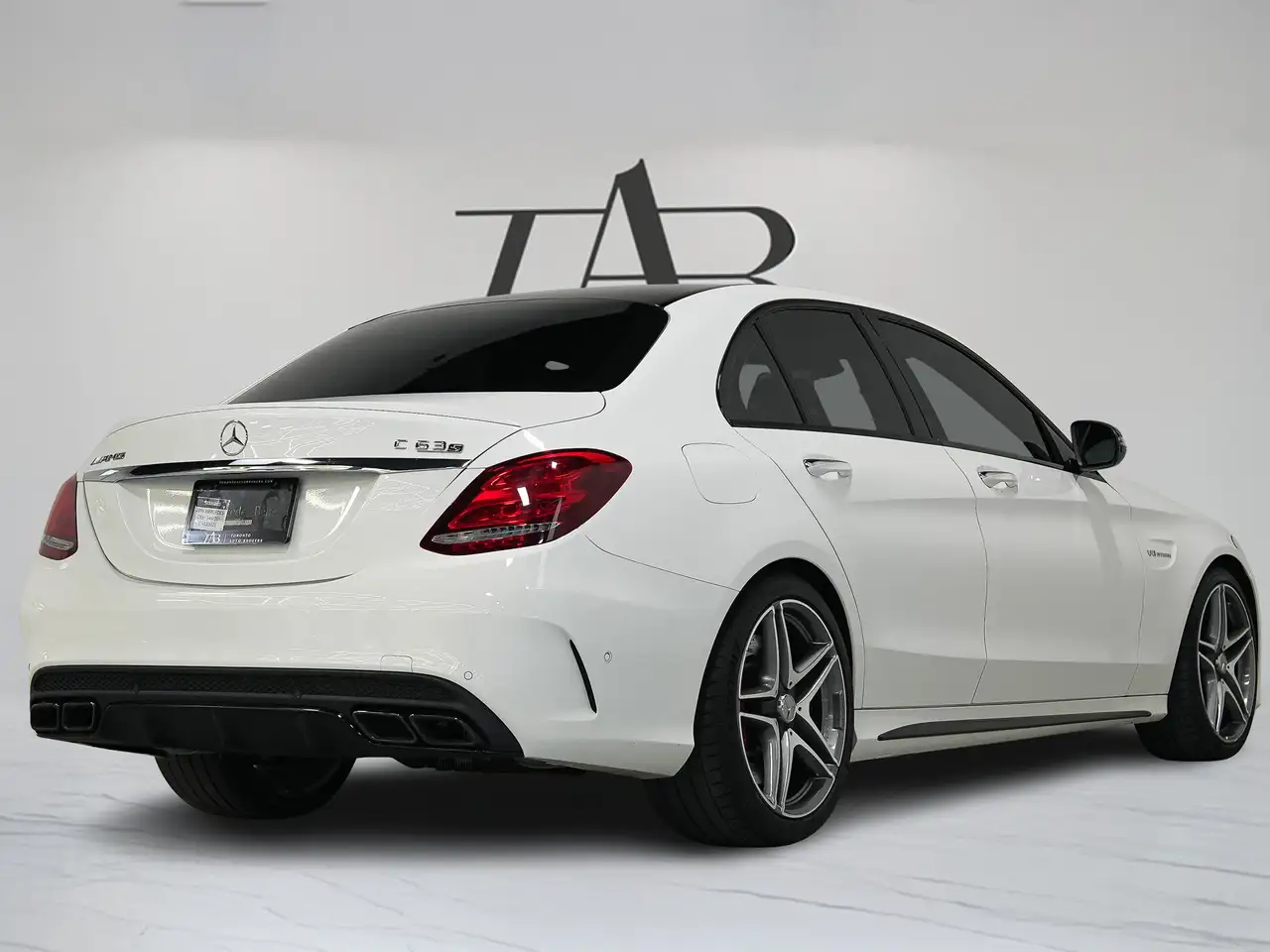 Mercedes-Benz C-Class снимка Mercedes-Benz C-Class