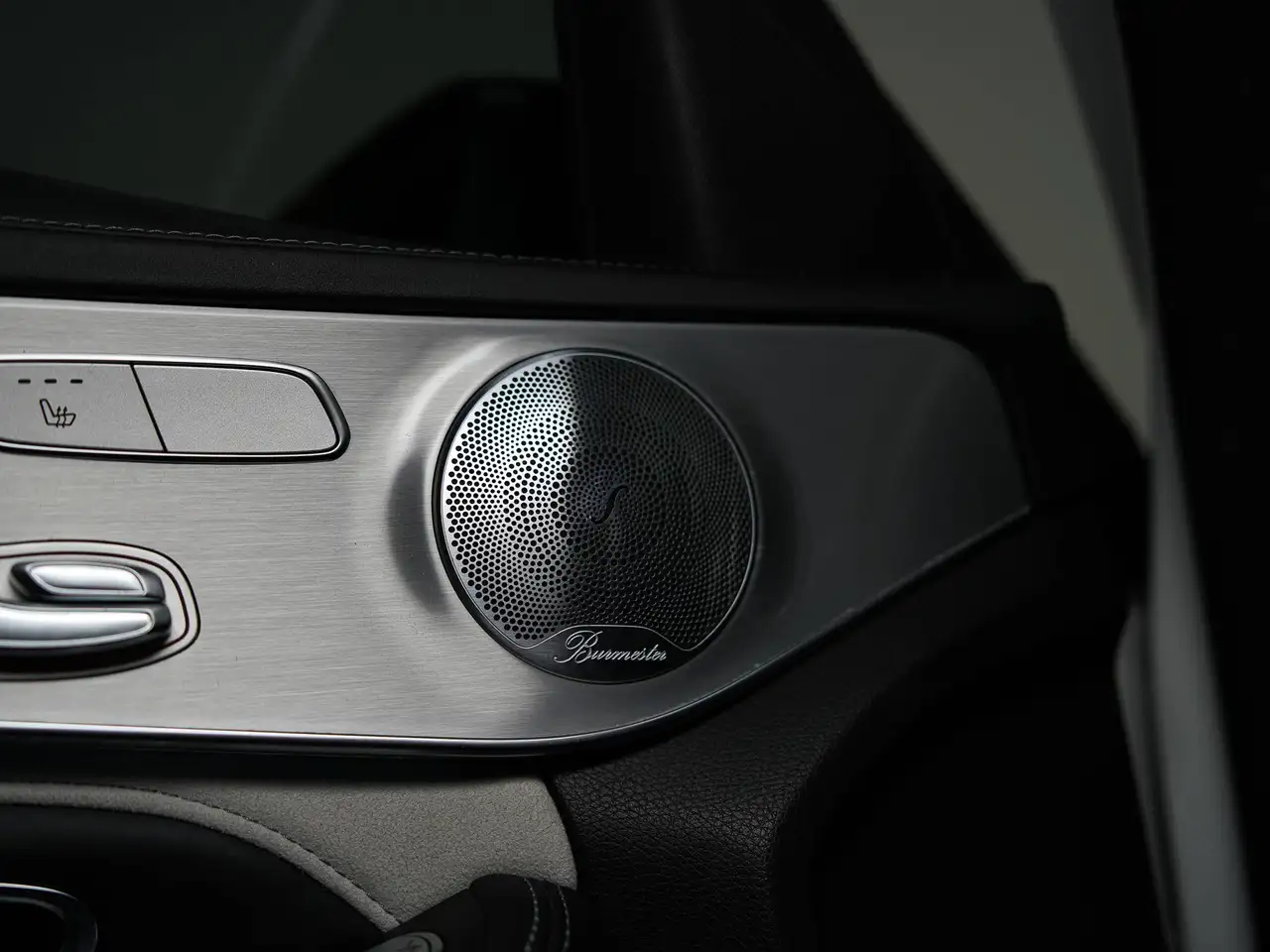 Mercedes-Benz C-Class снимка Mercedes-Benz C-Class