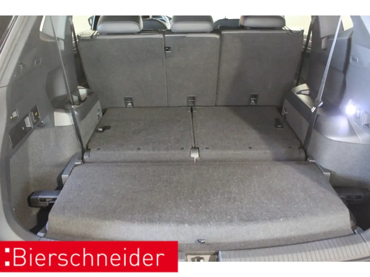 Volkswagen Tiguan Allspace 2.0 TSI DSG 4Mo. 2x R-Line 20 AHK MATRIX PANO 13