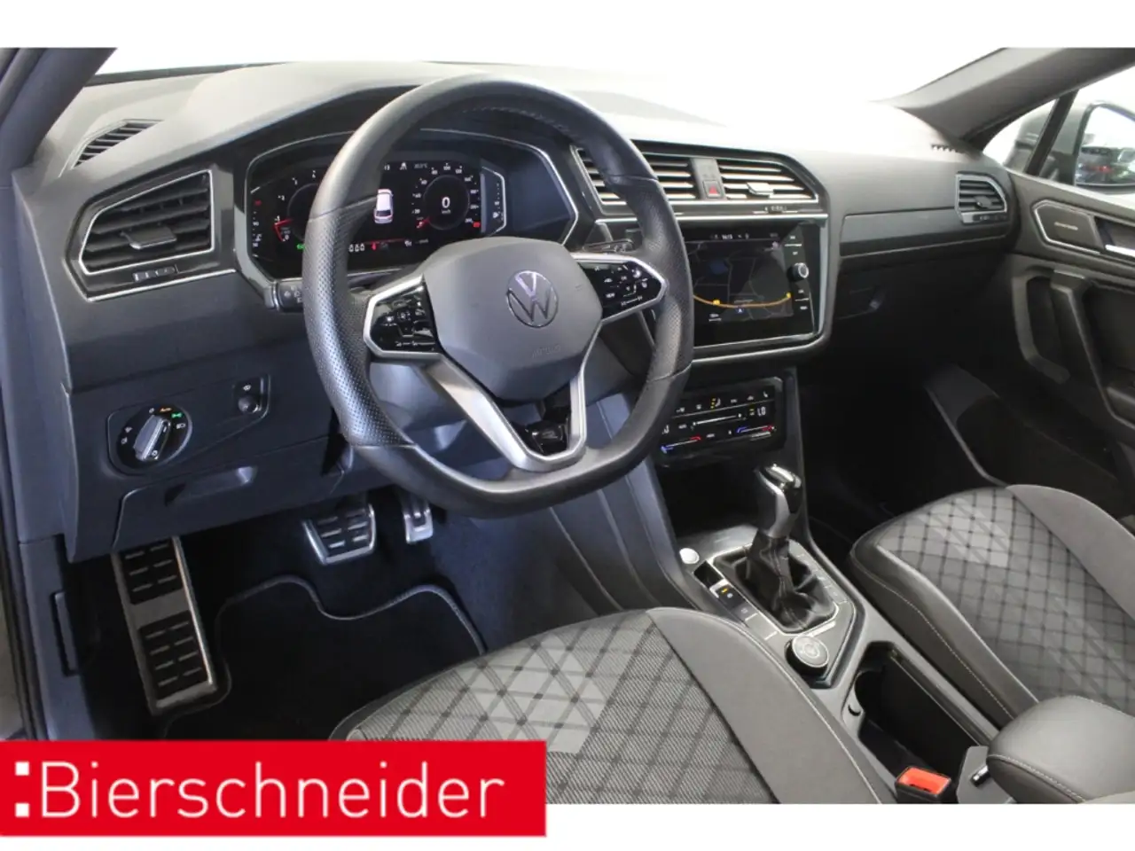 Volkswagen Tiguan Allspace 2.0 TSI DSG 4Mo. 2x R-Line 20 AHK MATRIX PANO 5