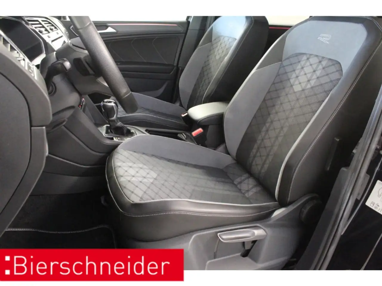 Volkswagen Tiguan Allspace 2.0 TSI DSG 4Mo. 2x R-Line 20 AHK MATRIX PANO 4