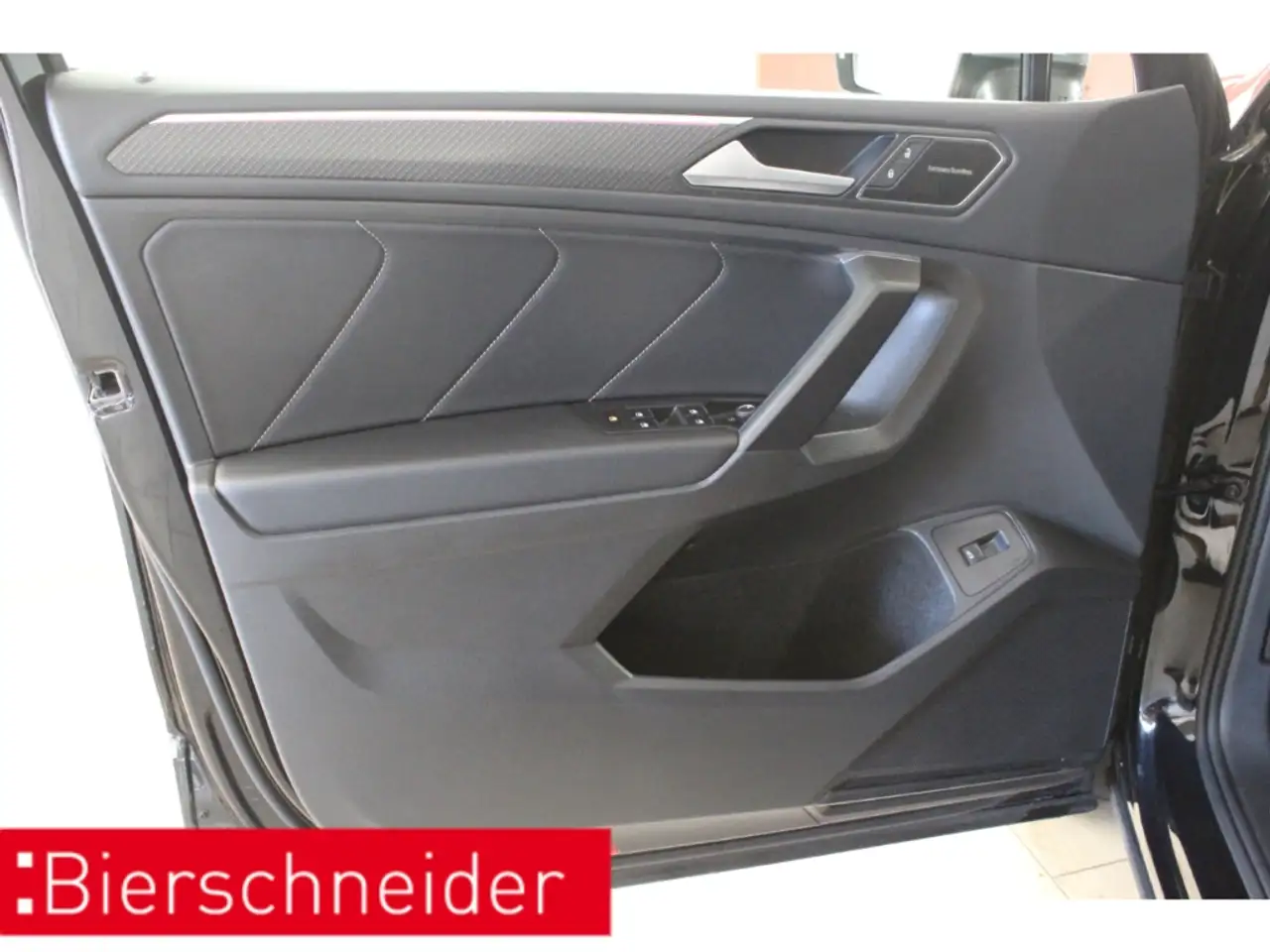 Volkswagen Tiguan Allspace 2.0 TSI DSG 4Mo. 2x R-Line 20 AHK MATRIX PANO 10