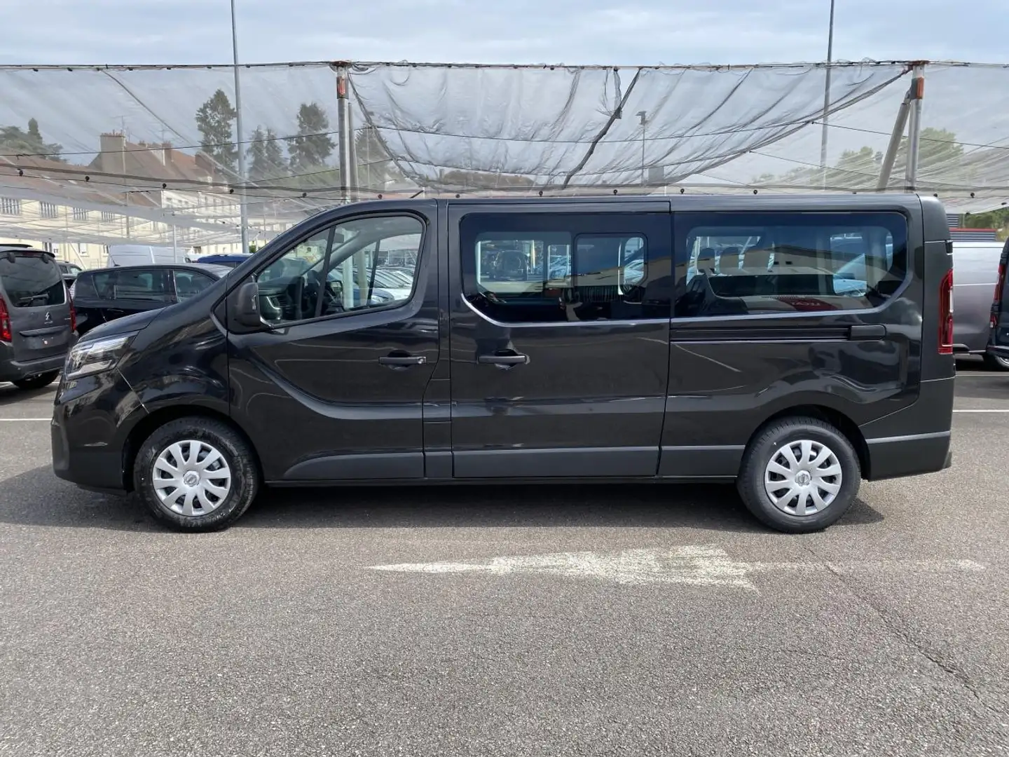Nissan Primastar 33 000HT COMBI L2H1 3.0T 2.0 DCI 150 S/S N-CONNECT crna - 2
