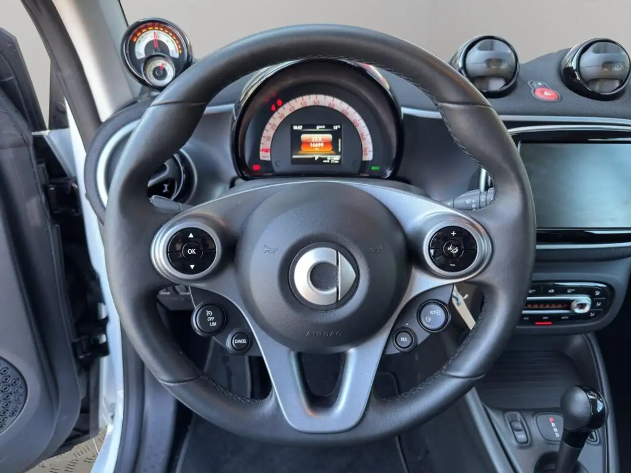 smart forTwo 2023 — фото 10