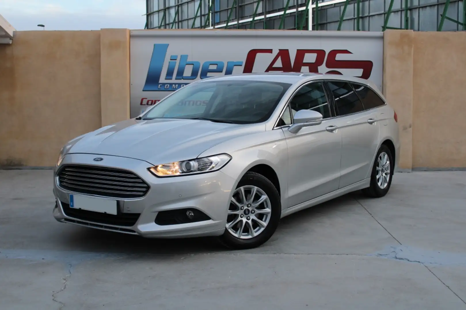 Ford Mondeo SB 2.0TDCI Trend 150 Argent - 1