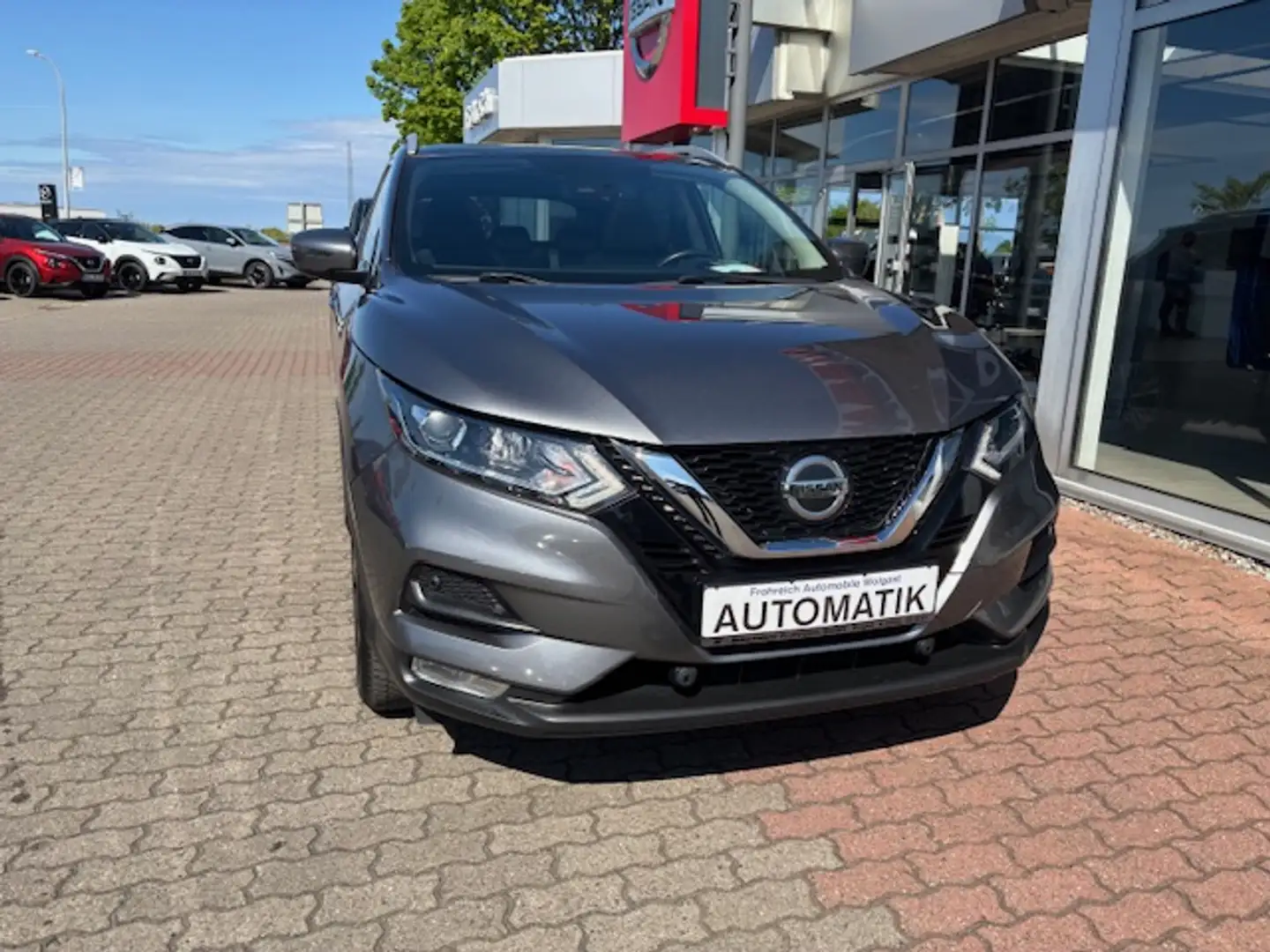 Nissan Qashqai 1.3 DIG-T DCT N-WAY Sitzheizung Navi Allwetter Grijs - 2