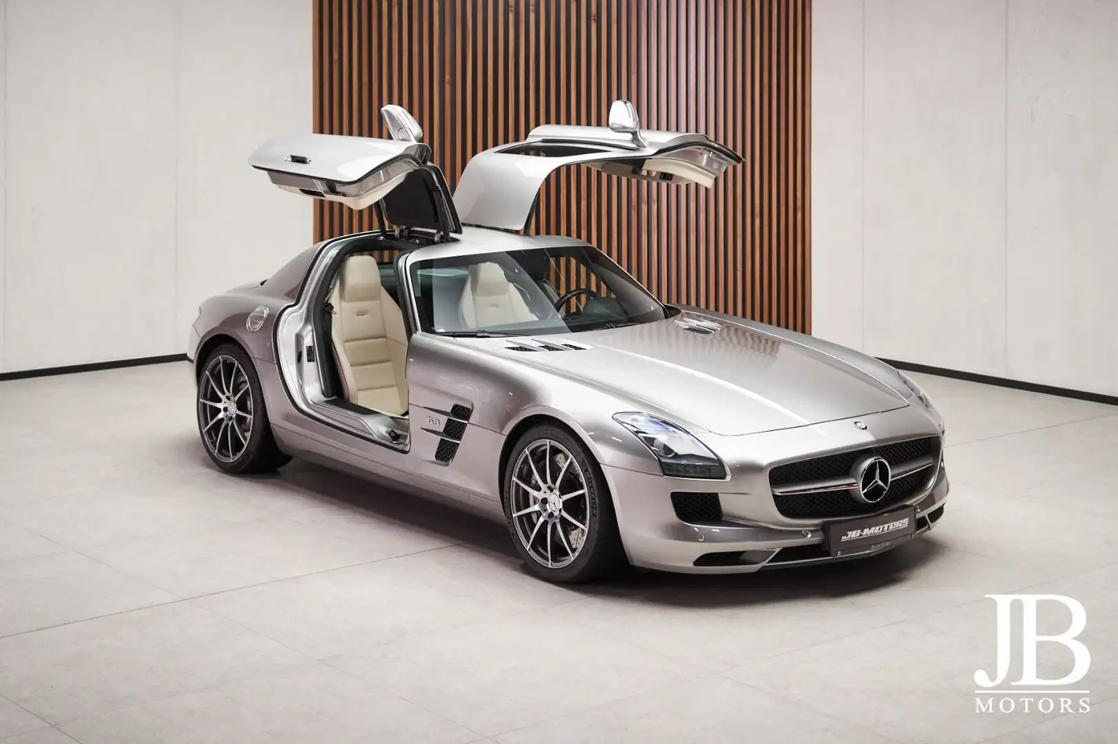 Mercedes-Benz SLS Coupe Alubeam Bang&Olufsen Silber - 1