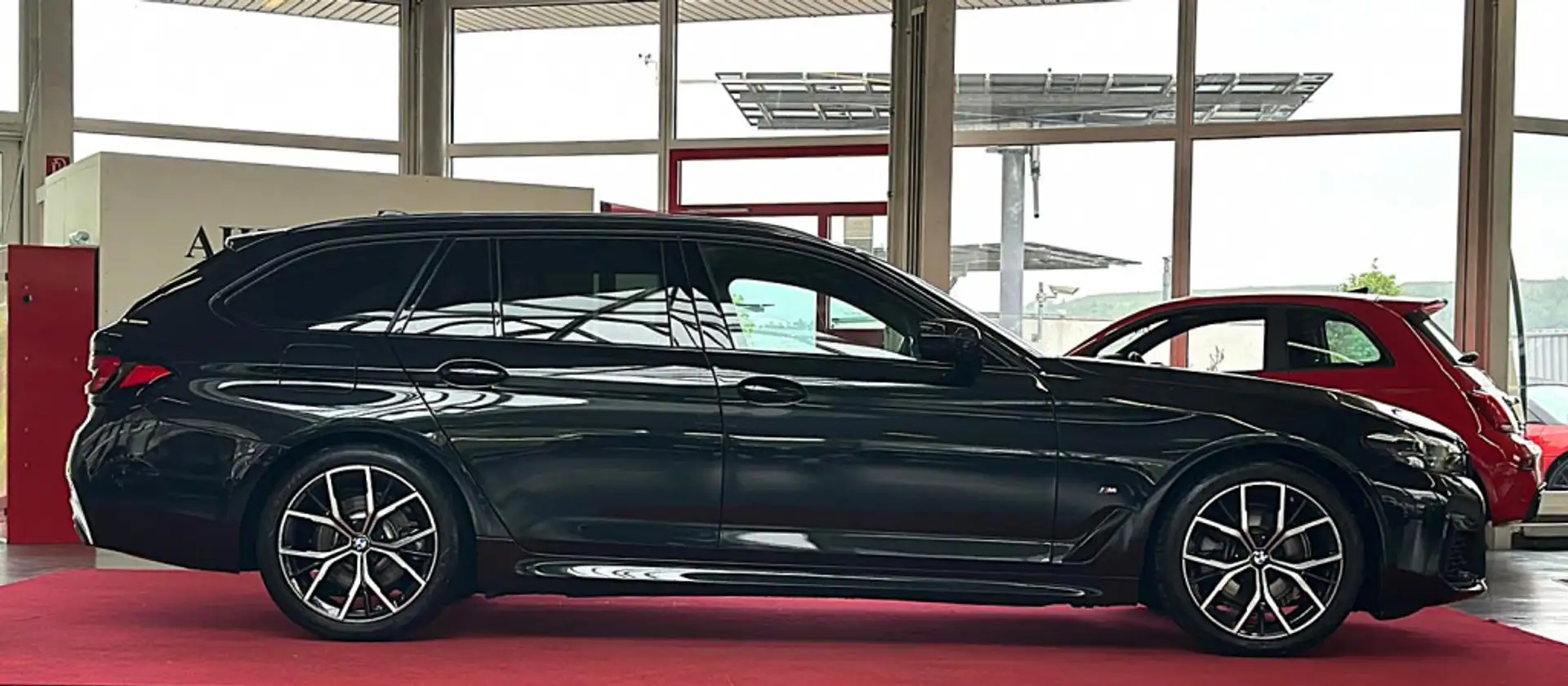 BMW 520 d M Sport SHADOW LINE AHK HUD ACC LEDER RFK PANO Schwarz - 2