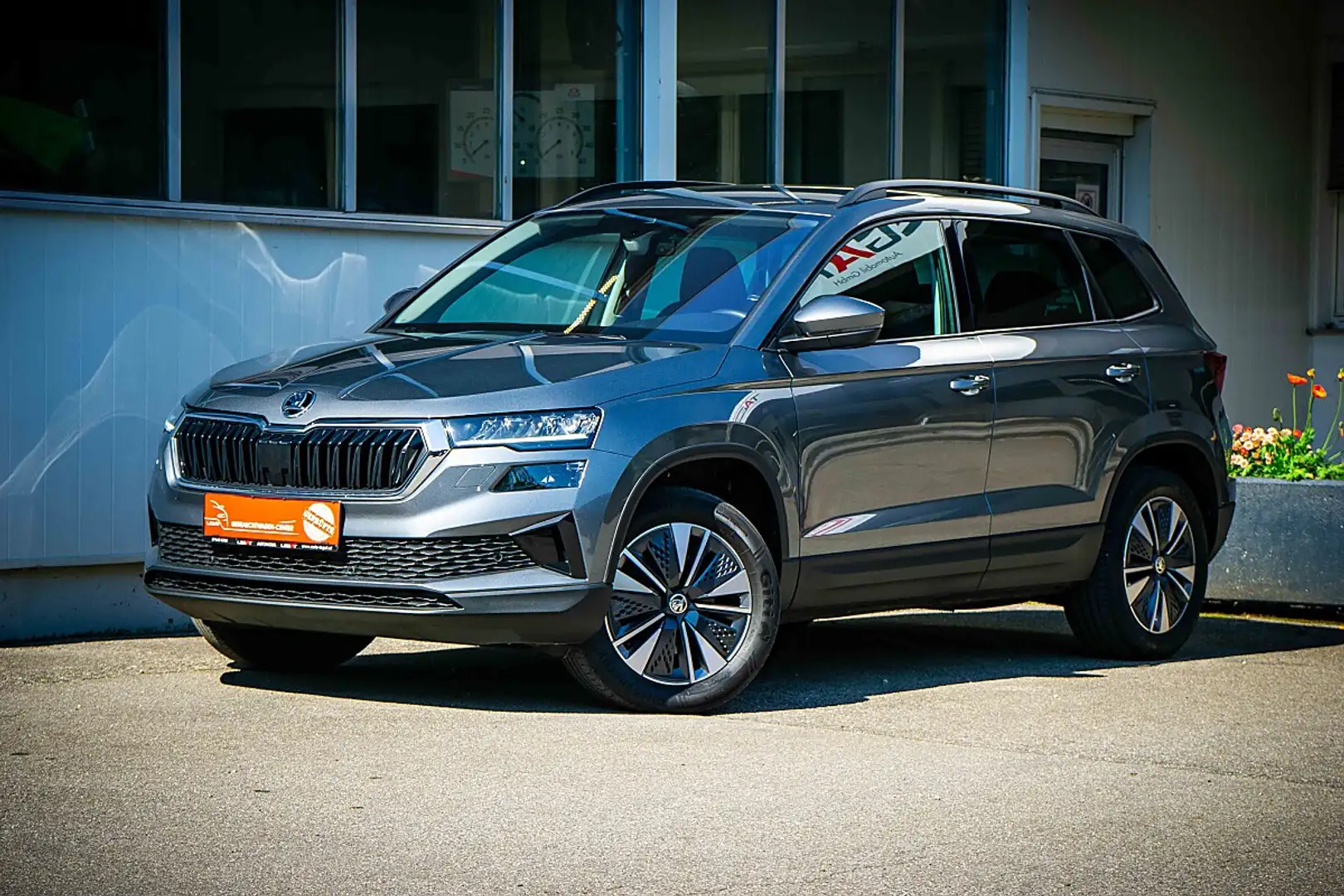 Skoda Karoq 2.0 TDI Ambition 4x4 DSG *KAMERA*NAVI*SERVICEGE... Grau - 2