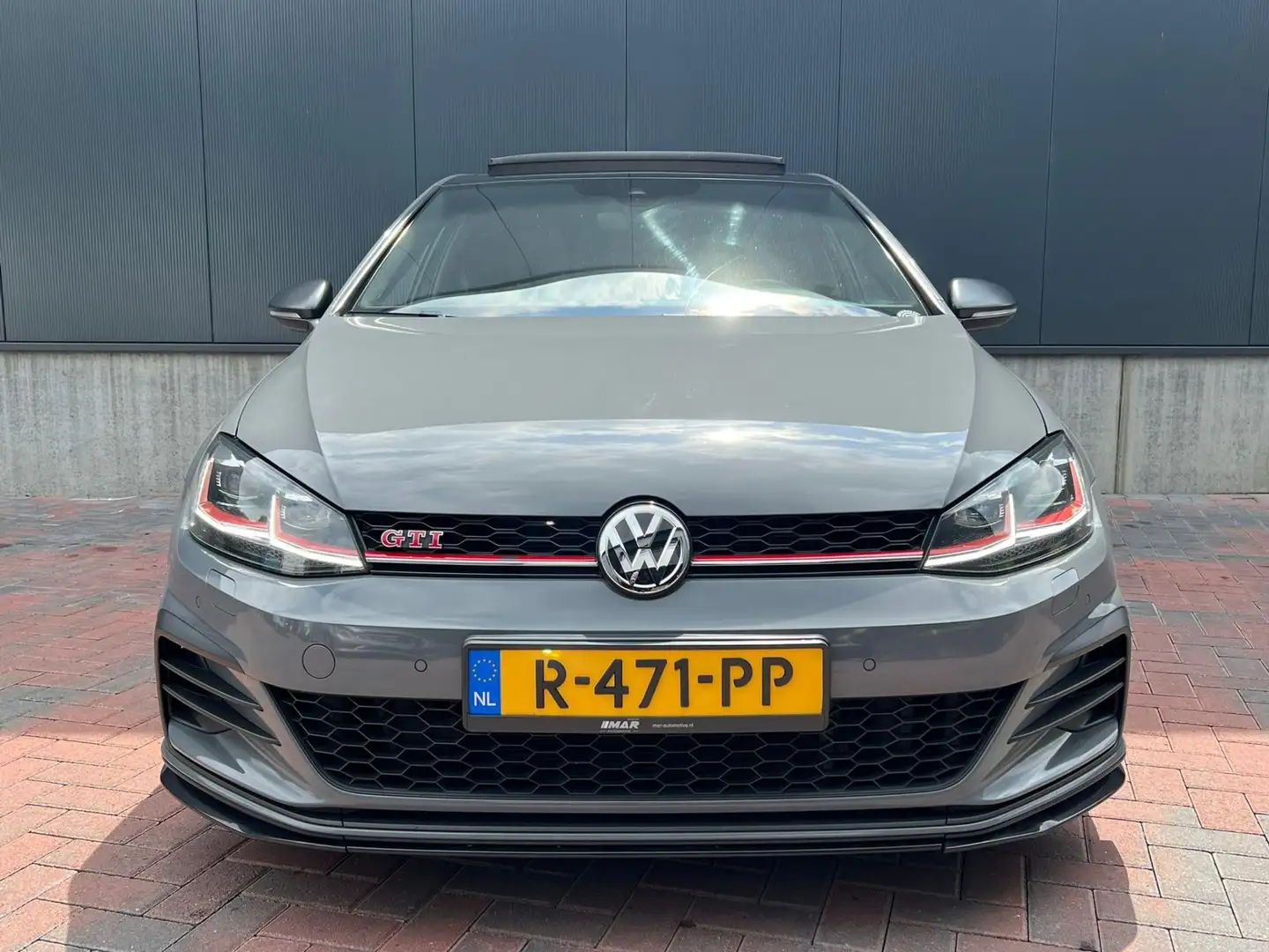 Volkswagen Golf GTI 2.0 TSI TCR * Pano * Digi-dash * Carplay * Dealer Grijs - 2