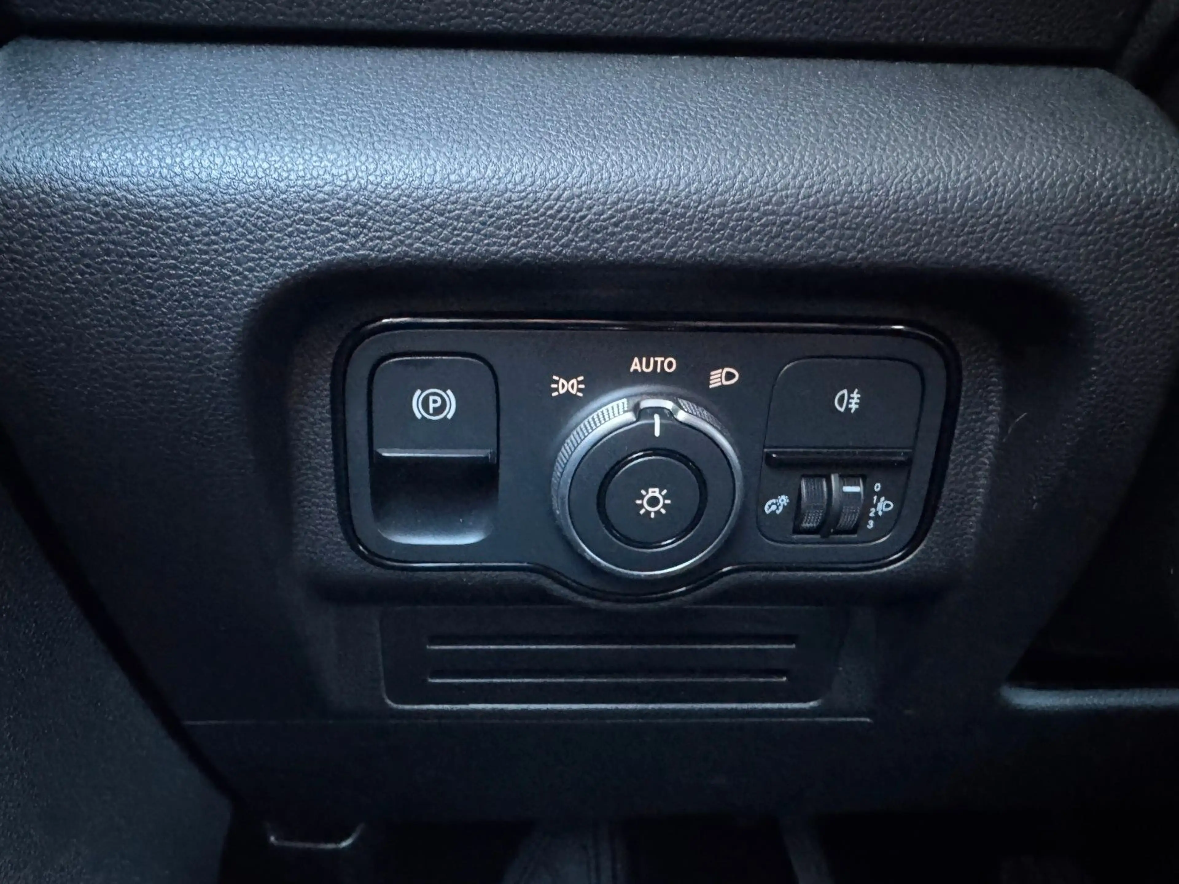 Mercedes-Benz T-Class T 180 d MBUX Tempomat — photo 14