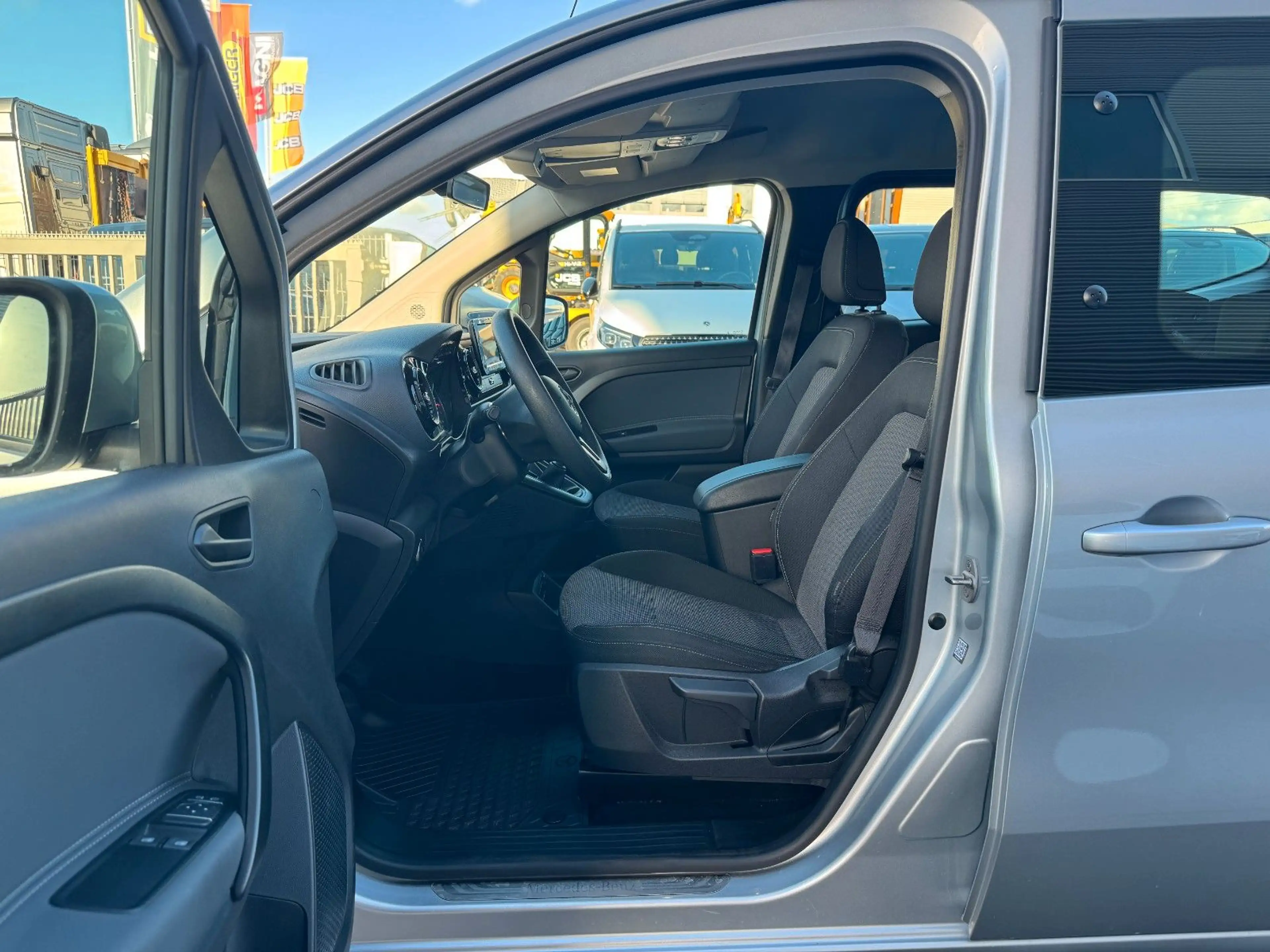 Mercedes-Benz T-Class T 180 d MBUX Tempomat — photo 11
