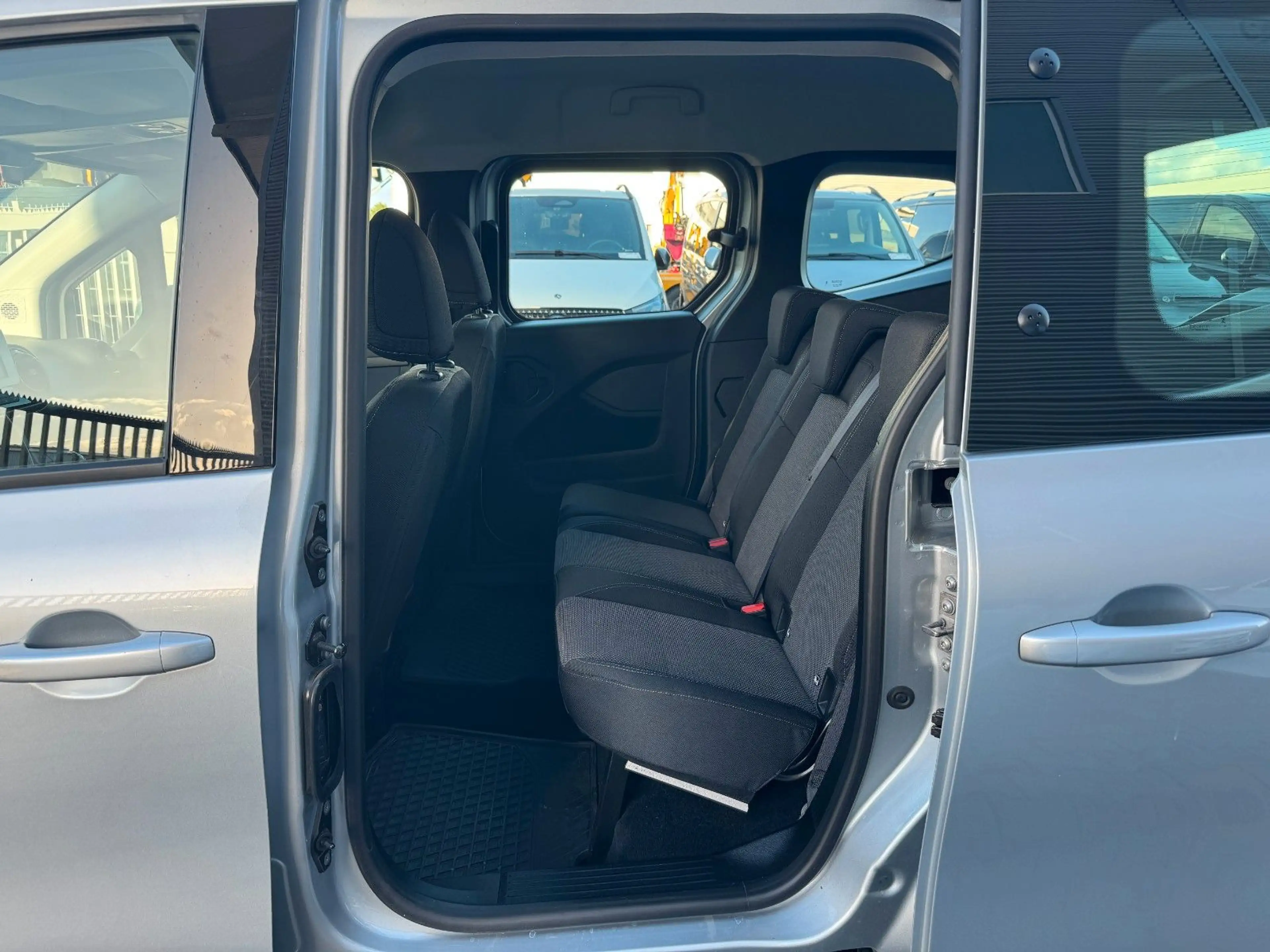 Mercedes-Benz T-Class T 180 d MBUX Tempomat — photo 10