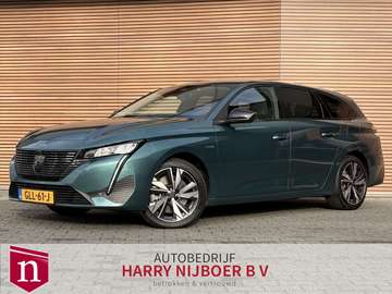 SW 1.6 Plug-in Hybrid 180 Allure Camera / Navigati