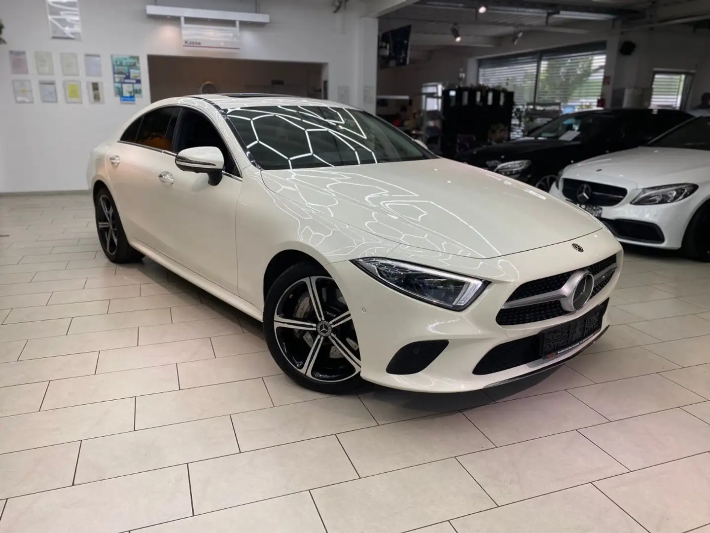 Mercedes-Benz CLS 350 d 4Matic Burmester Navi RuefaKa Leder HeadUP Schal Blanc - 1