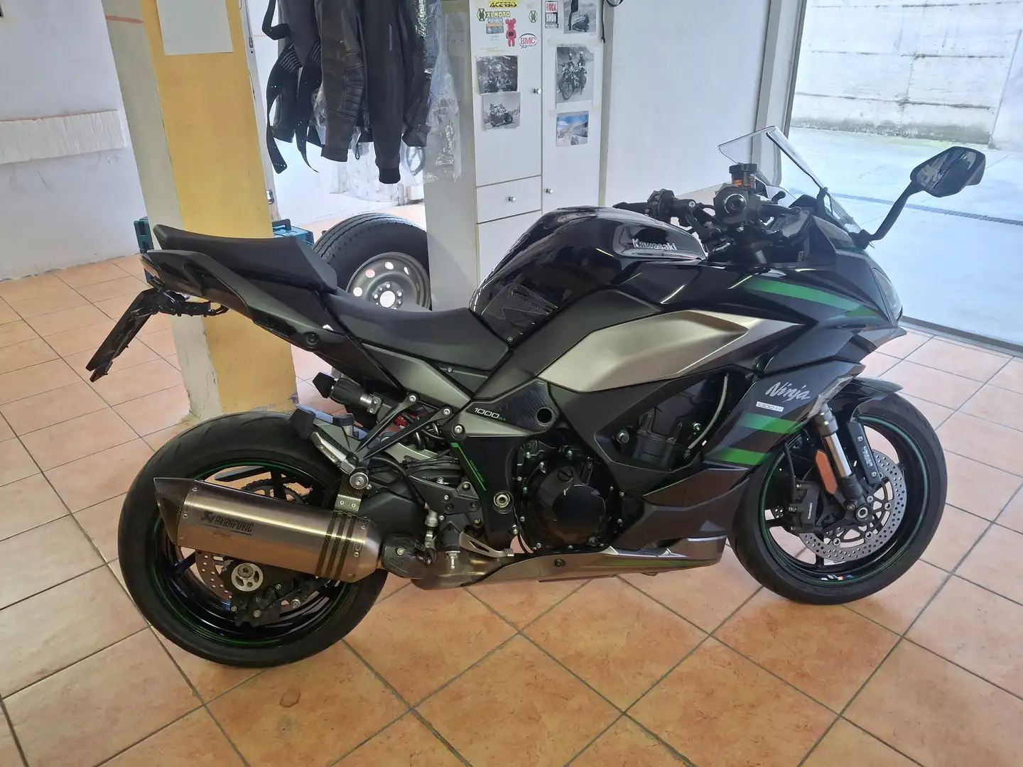 Kawasaki Ninja 1000SX Tourer - 1