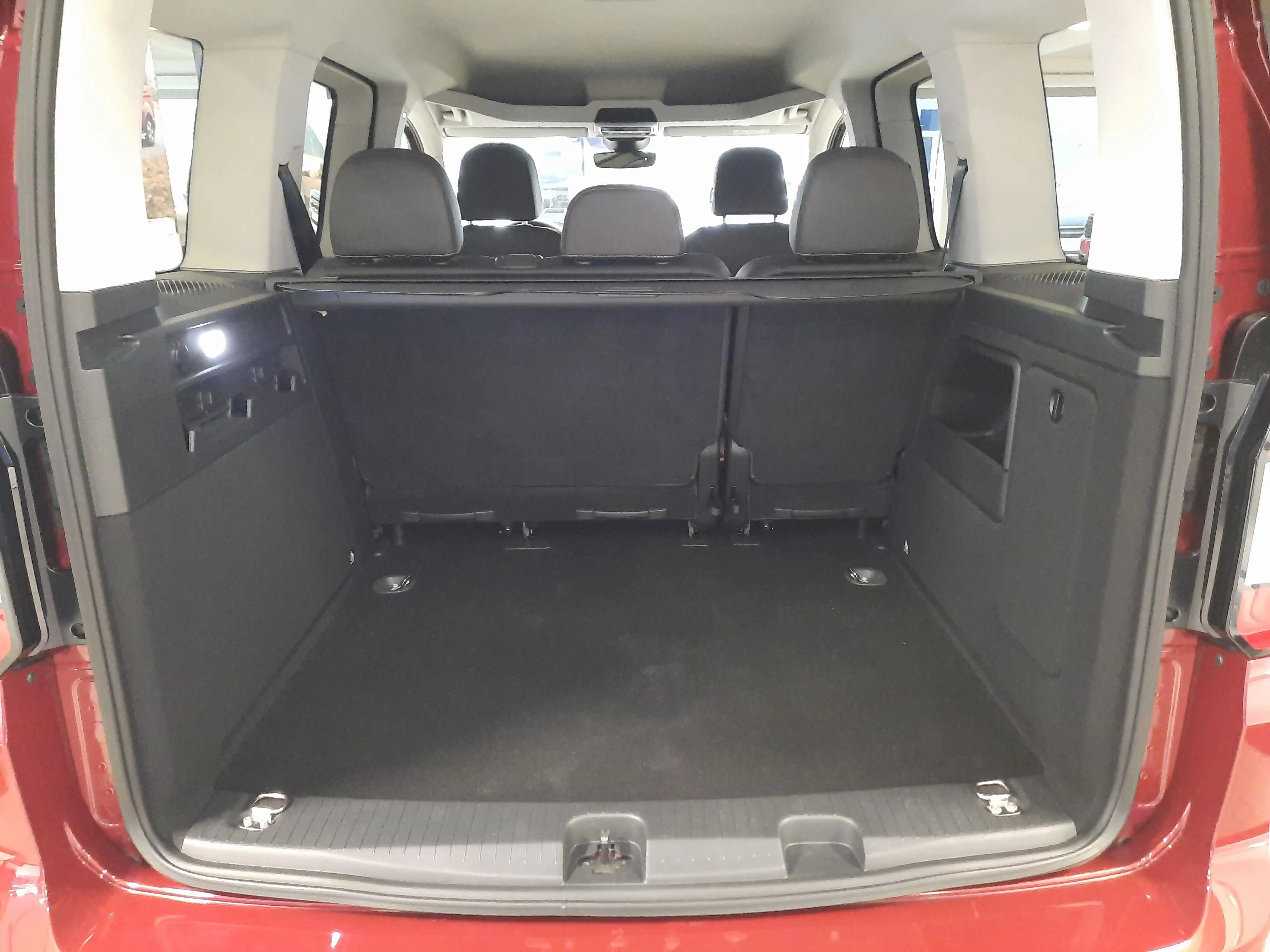 Ford Tourneo Connect 2.0l L1 Titanium Isofix 2,99% Fin — photo 9