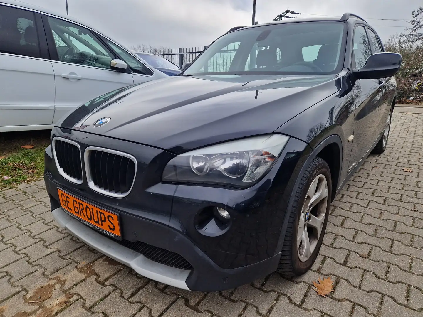 BMW X1 20 d xDrive Schwarz - 1