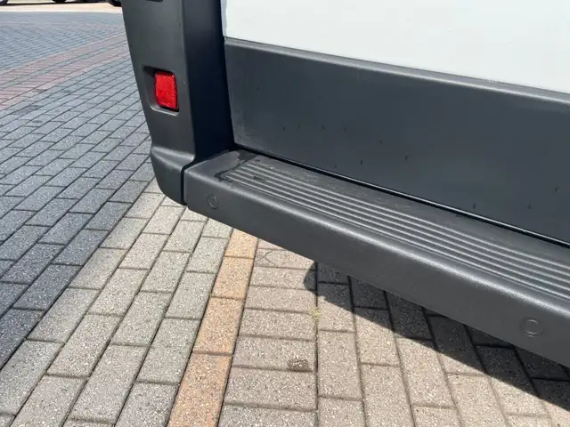 Opel Movano view 9