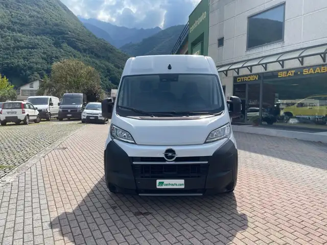 Opel Movano view 2