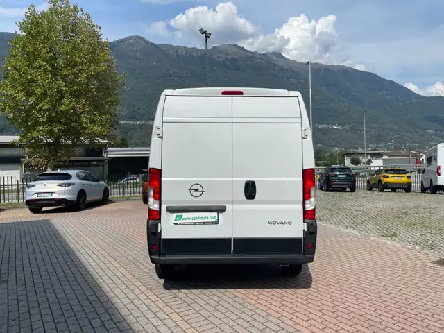 Opel Movano view 4