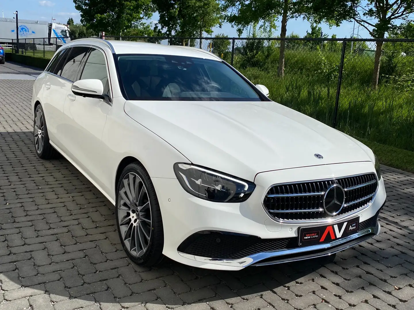 Mercedes-Benz E 200 9G Mild Hybr. LUXURY 20"/DISTRONIC/360°/Trekh. Wit - 1