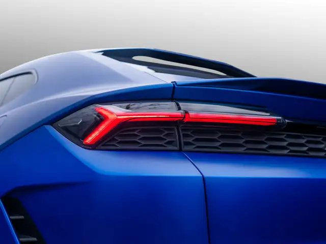 Lamborghini Urus view 12