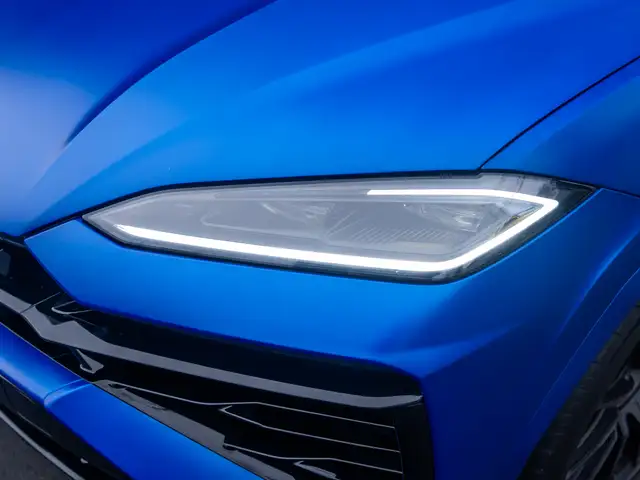 Lamborghini Urus view 10