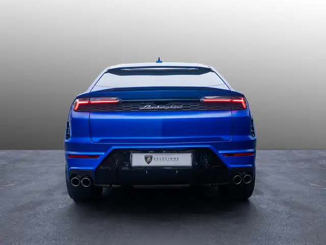 Lamborghini Urus view 4