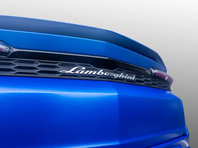 Lamborghini Urus view 13