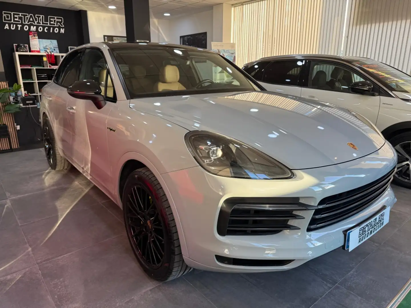 Porsche Cayenne E-Hybrid Aut. Gris - 1