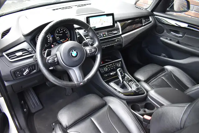 BMW 2 Series view 4