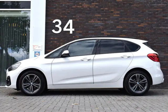 BMW 2 Series view 14