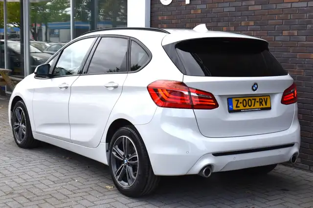 BMW 2 Series view 2