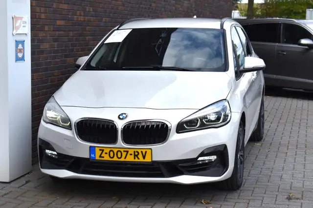BMW 2 Series view 8