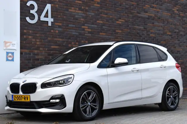 BMW 2 Series view 3