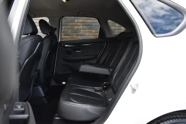 BMW 2 Series view 5