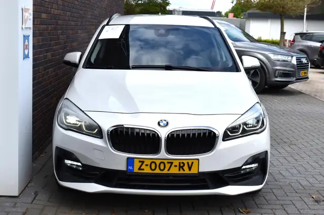 BMW 2 Series view 9