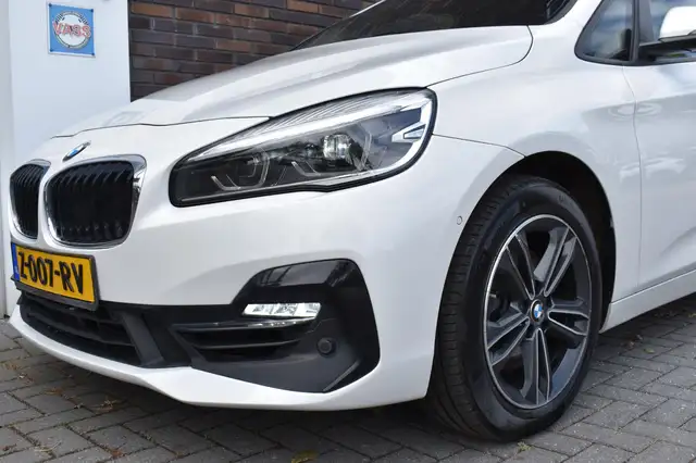 BMW 2 Series view 11