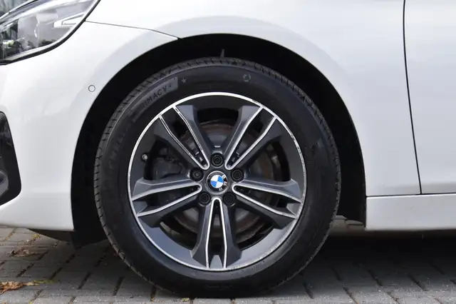 BMW 2 Series view 13