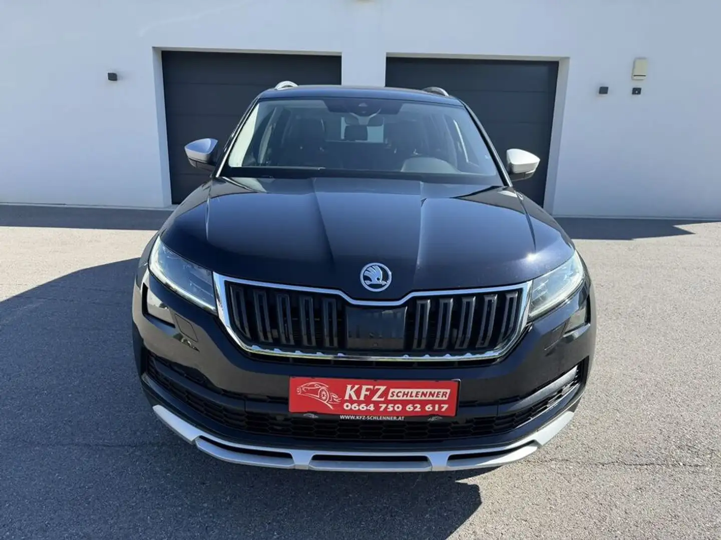 Skoda Kodiaq Scout DSG 4x4/AHK/Panorama Schwarz - 2