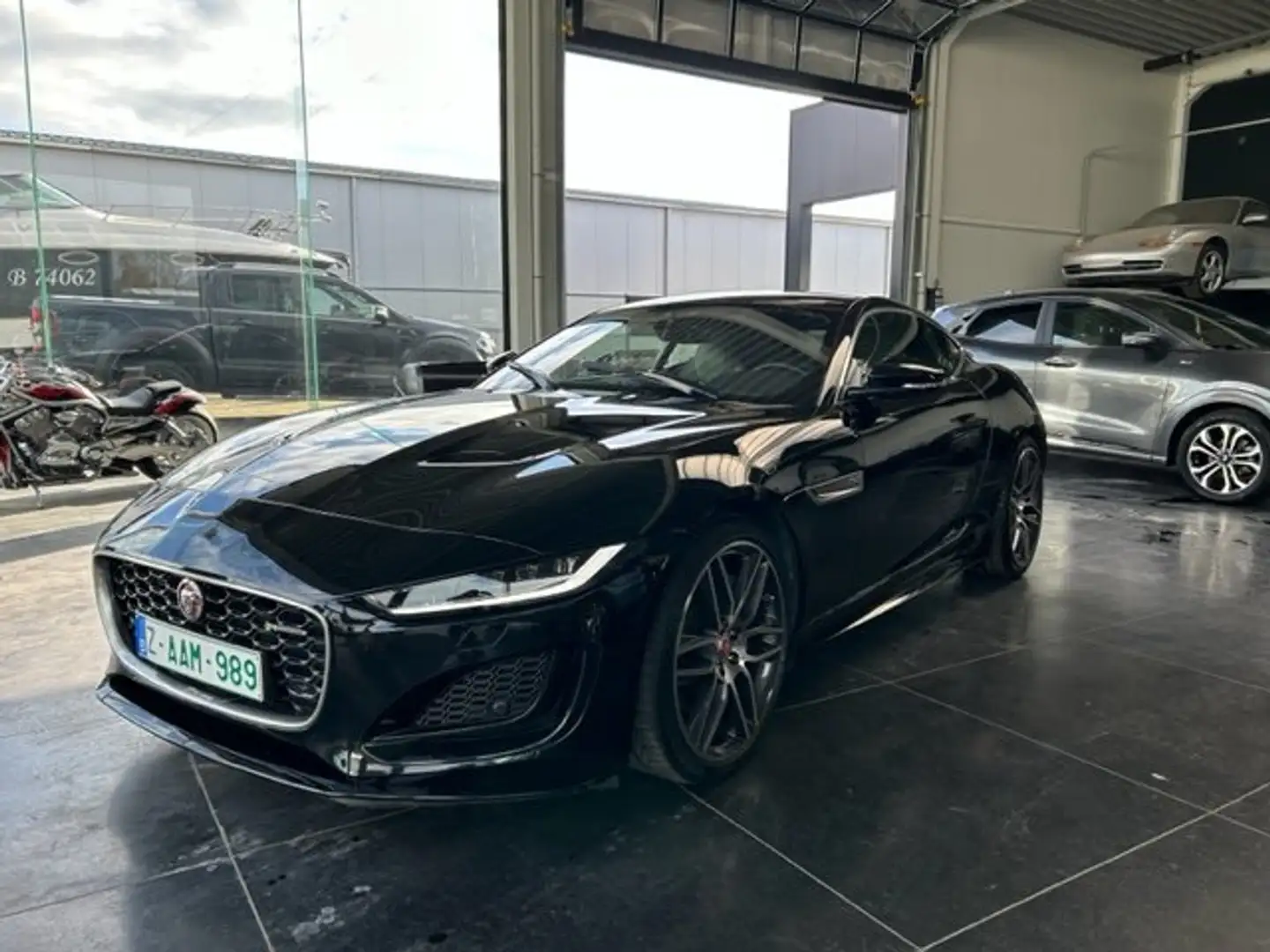 Jaguar F-Type 2.0 i4 P300 R-Dynamic Zwart - 1