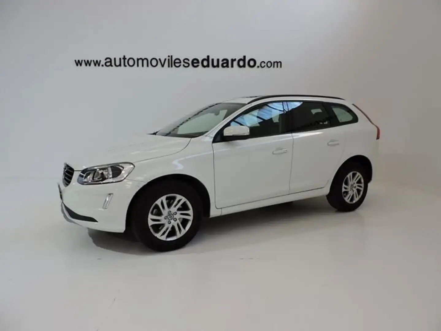Volvo XC60 D3 Kinetic Blanco - 1