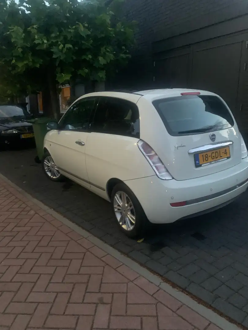 Lancia Ypsilon 1.4-16V Platino Alb - 1