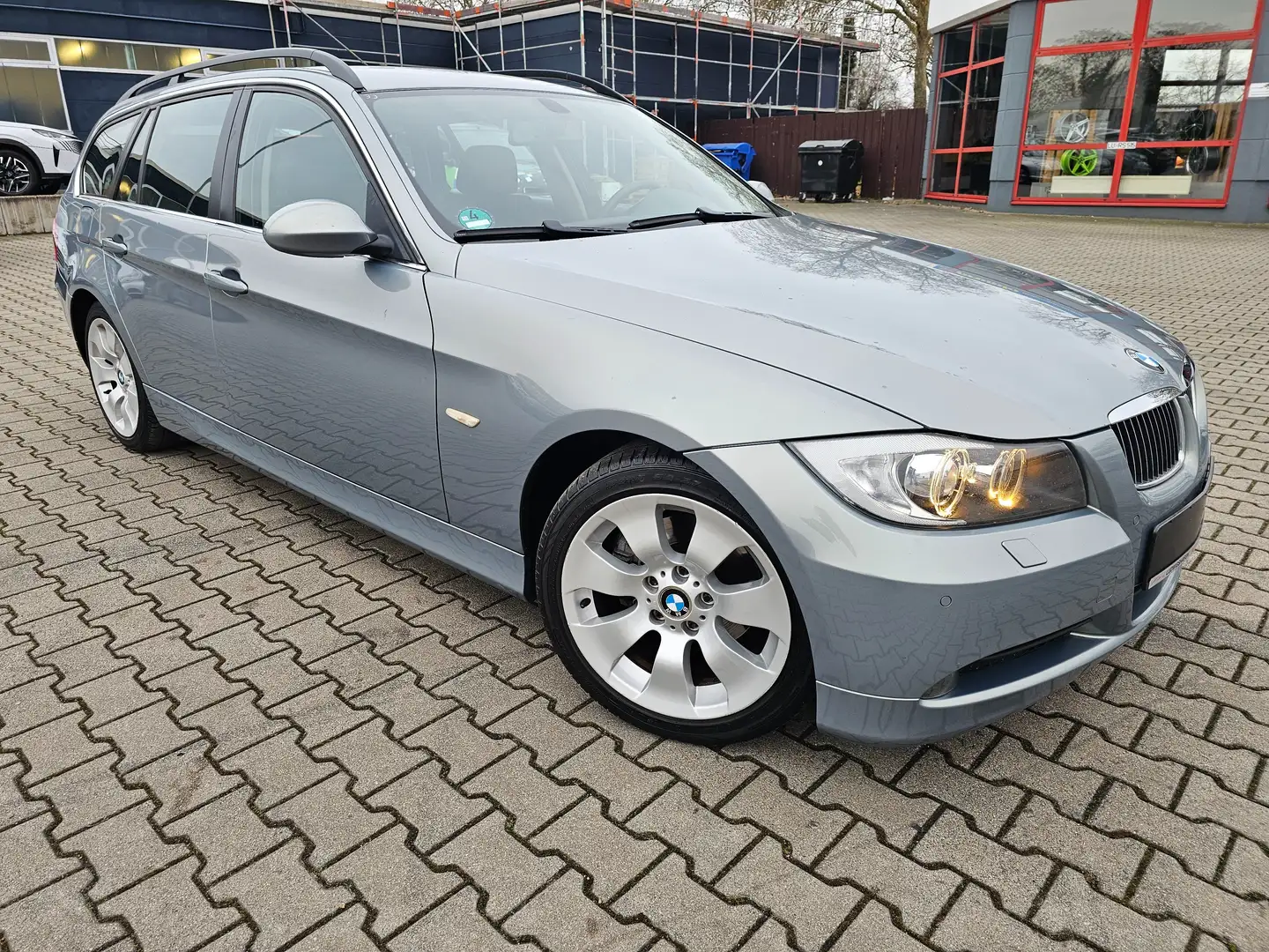 BMW 325 3er Touring 325i Touring Aut.2-H,Klima,TÜV 2/28 Grau - 2